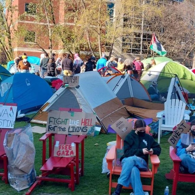 Estudiantes de la Universidad de Columbia ocupan edificio al iniciarse las suspensiones - El Heraldo de Chiapas