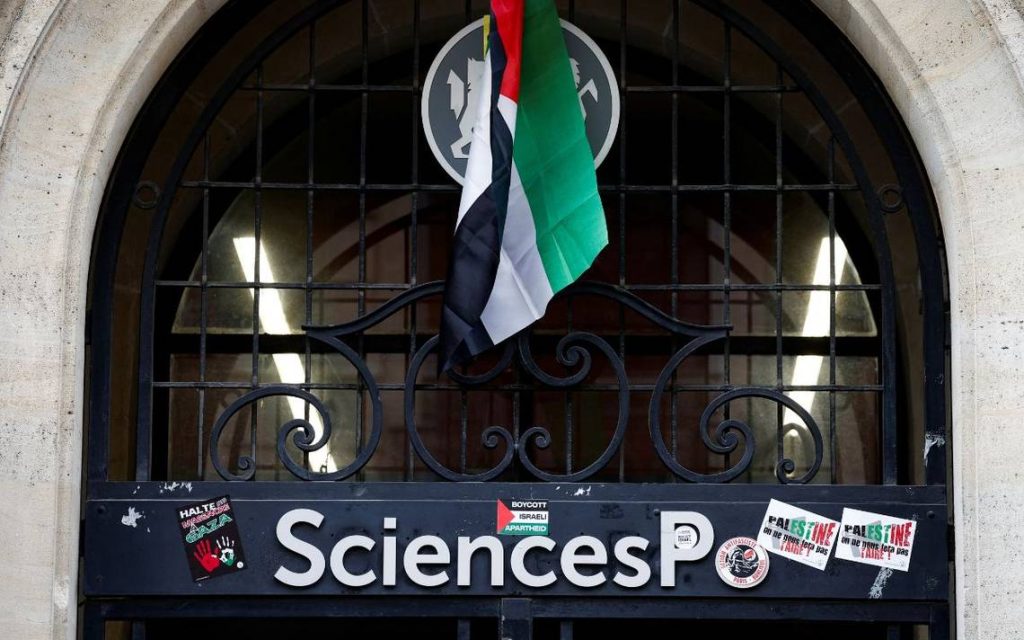 Estudiantes propalestinos bloquean centro universitario Science Po de París - El Heraldo de Chiapas
