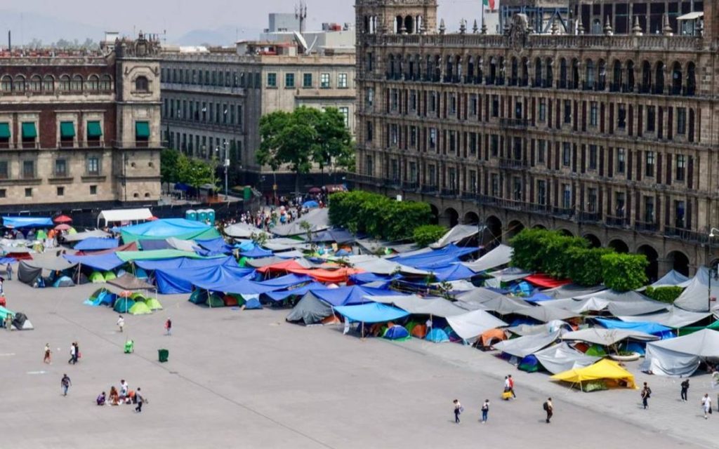 CNTE dice que no se va del Zócalo: al menos 200 casas de campaña permanecen - El Heraldo de Chiapas