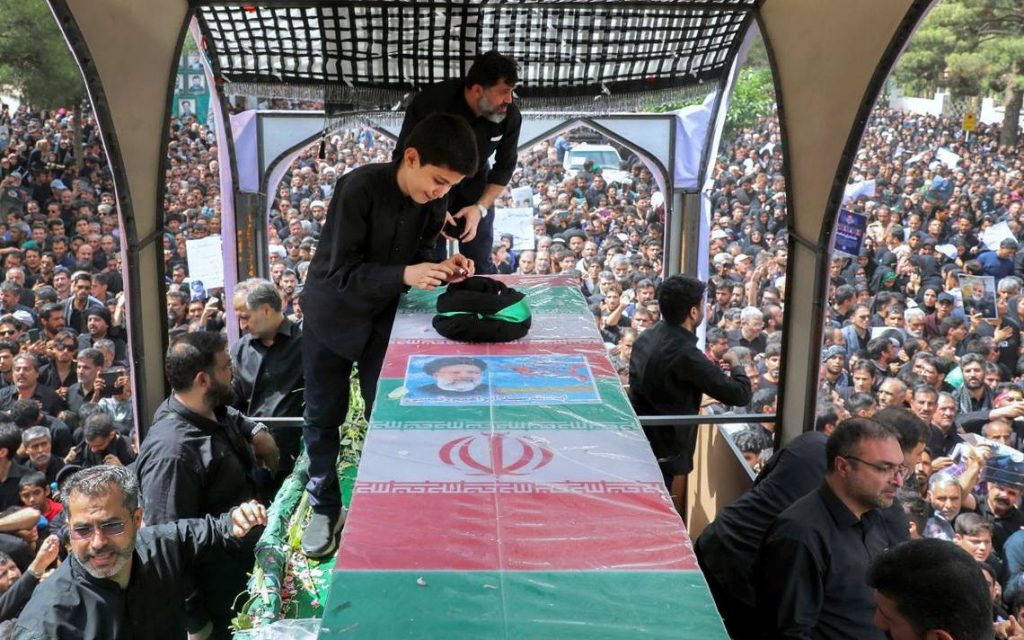 Irán despide al presidente Ebrahim Raisi con un entierro en Mashhad, su ciudad natal - El Heraldo de Chiapas