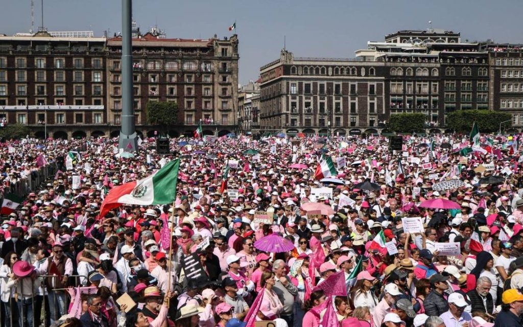 Marea Rosa llegará al Zócalo: llama a manifestarse en convivencia con la CNTE - El Heraldo de Chiapas