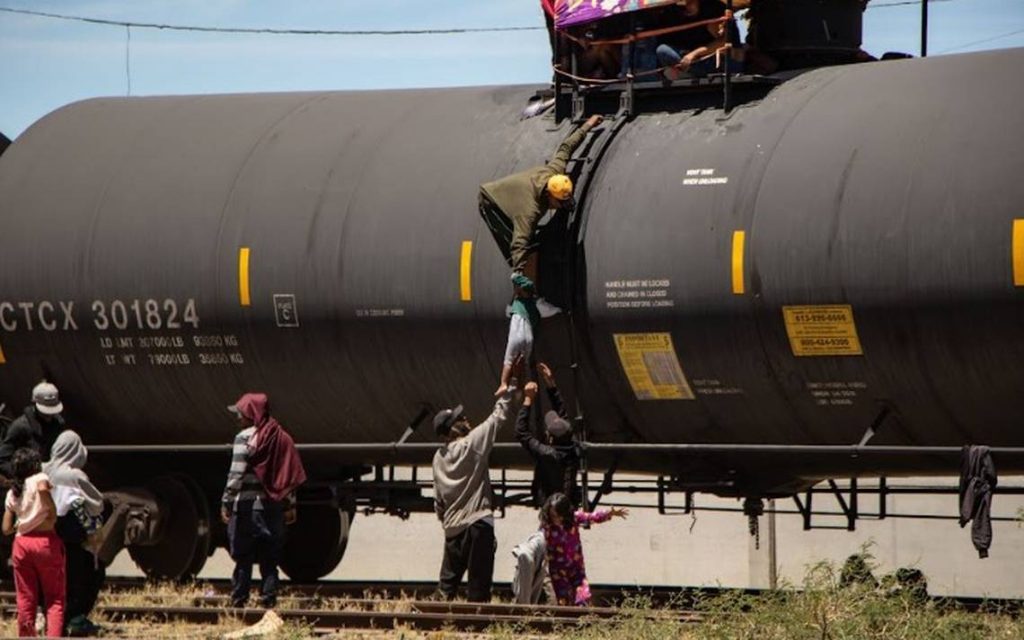 Migrantes acusan cobro para subir a La Bestia - El Heraldo de Chiapas