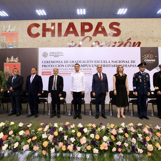 Asiste Rutilio Escandón a ceremonia de graduación de la Escuela Nacional de Protección Civil, Campus Universitario Chiapas