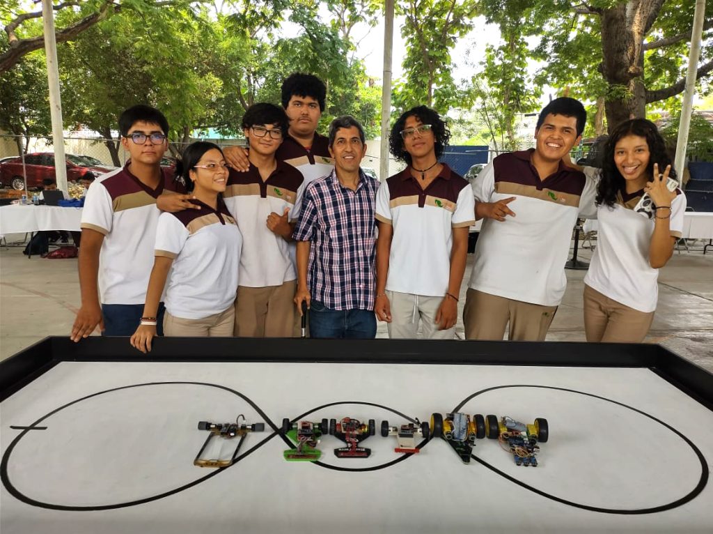 CECyT 34 de Real del Bosque gana los tres primeros lugares en competencia estatal de robótica