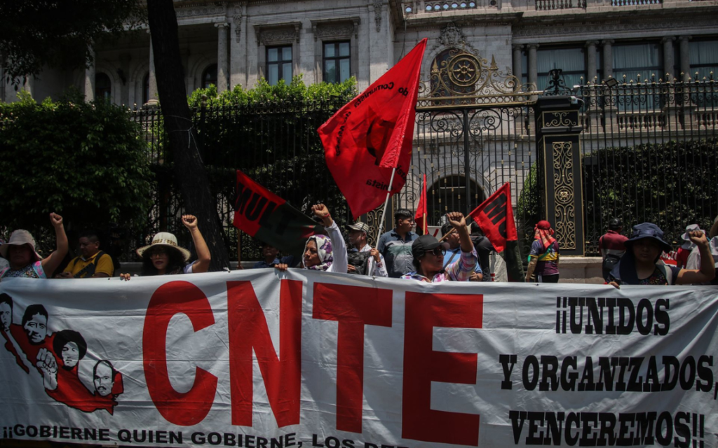 CNTE llega a un acuerdo con AMLO y levantará plantón - El Heraldo de Chiapas