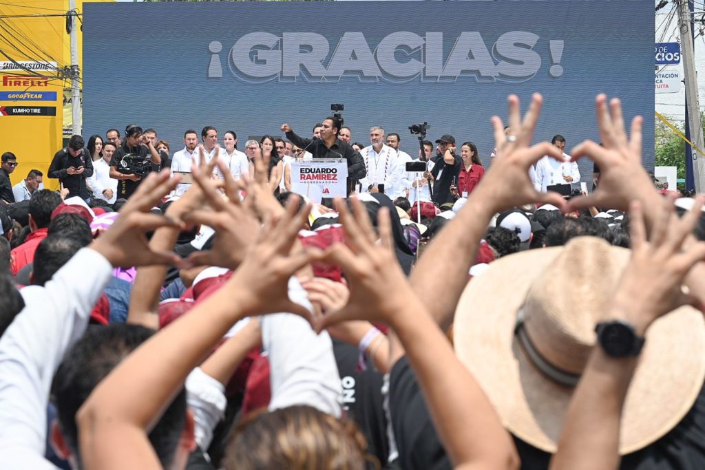 Eduardo Ramírez recibe constancia que lo reconoce como gobernador electo de Chiapas