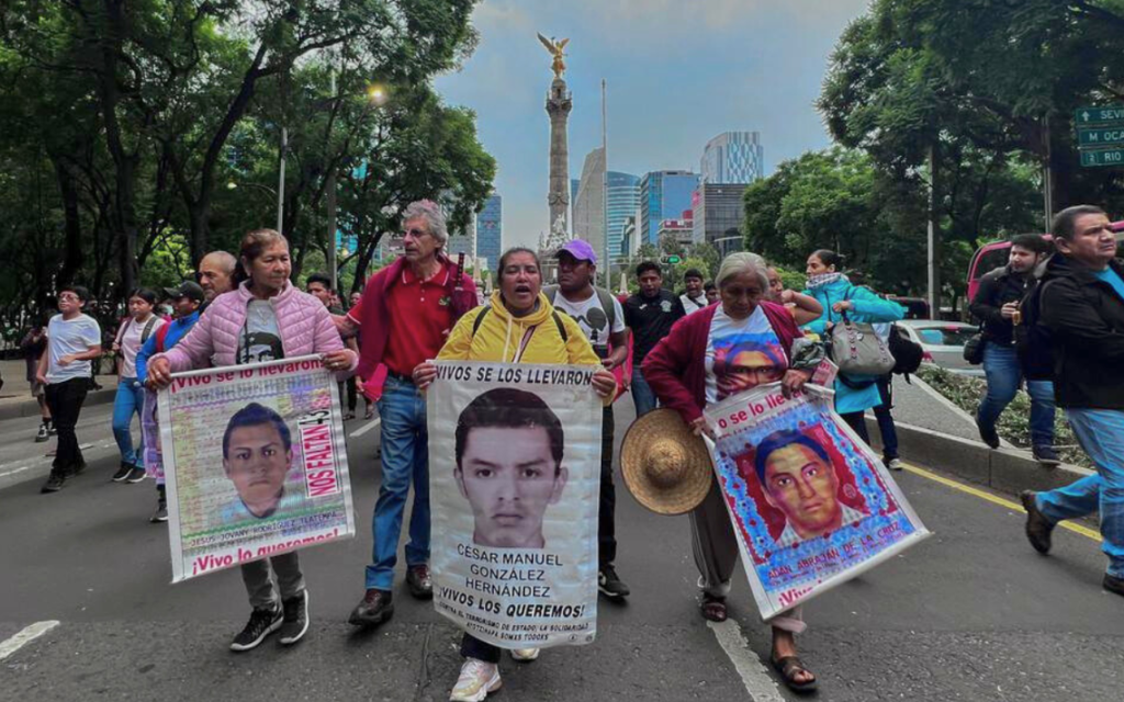 Familiares de los 43 de Ayotzinapa piden que el Ejército quede fuera de la investigación - El Heraldo de Chiapas