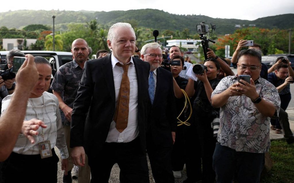 Julian Assange llega a las Islas Marianas para declararse culpable - El Heraldo de Chiapas