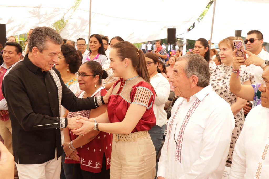 Rutilio Escandón entrega recursos del servicio financiero “Semillas de Autonomía” a mujeres